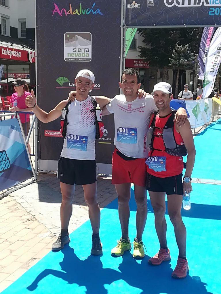 Heras, en el centro, junto a Luján y Olivas
